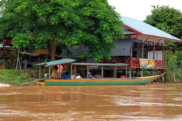 Boat tour to discover the Don Khone and nearby attractions