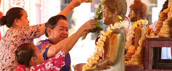 Buddha statues are worshiped with water pouring ceremonies