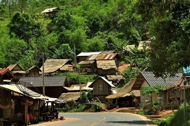 ban_na_hin in Laos tour