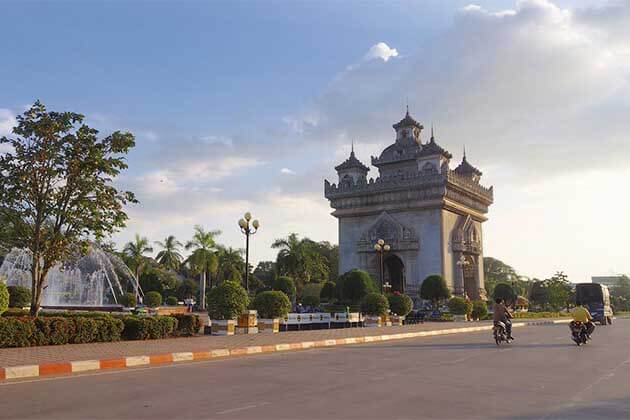 patuxai monument, Laos travels