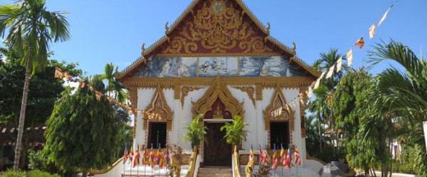 The main building of Wat Luang in Paske