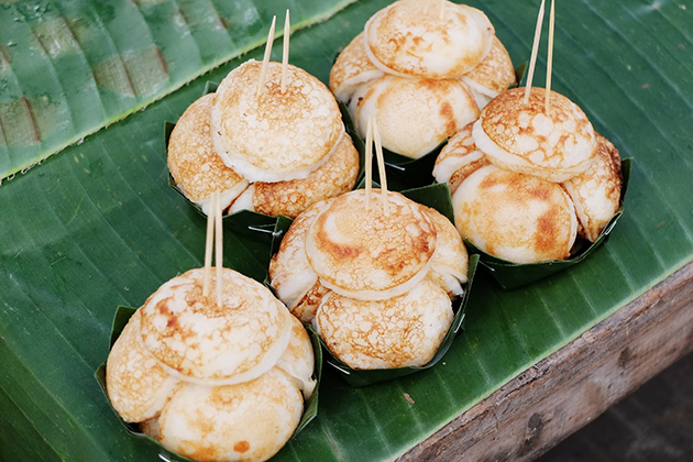 Laotian coconut cakes, Laos Tour 