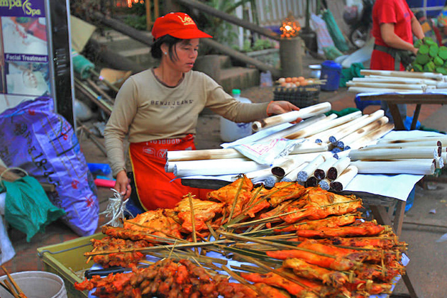 Vangthong Evening Food Market laos market