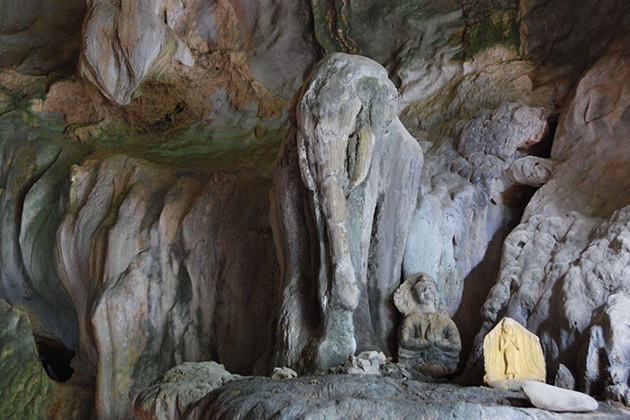 Elephant Cave Vang Vieng