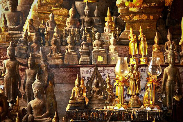 Buddha-images-inside-Pak-Ou-caves