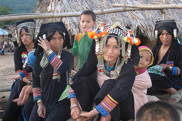 Muchi Hill Tribe Girls in Phongsaly - Laos