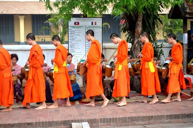 Observe-monks-during-their-morning-alms-ritual-luang-prabang-tours