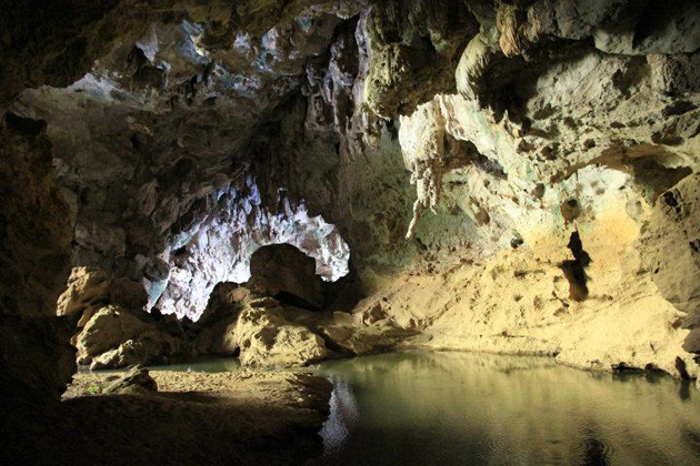 Xieng Liab Cave in thakhek laos
