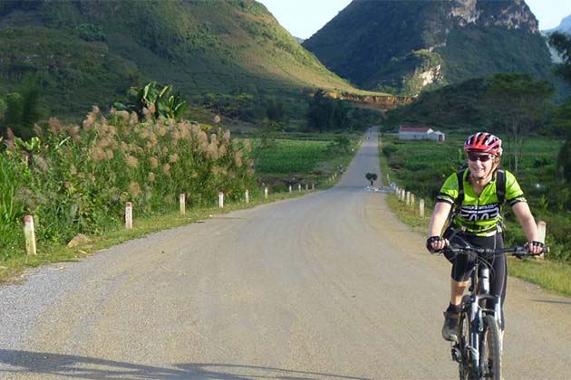 Cycling in Pakbeng