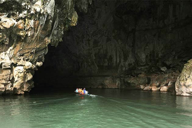 Boat into the cave, Laos tour 