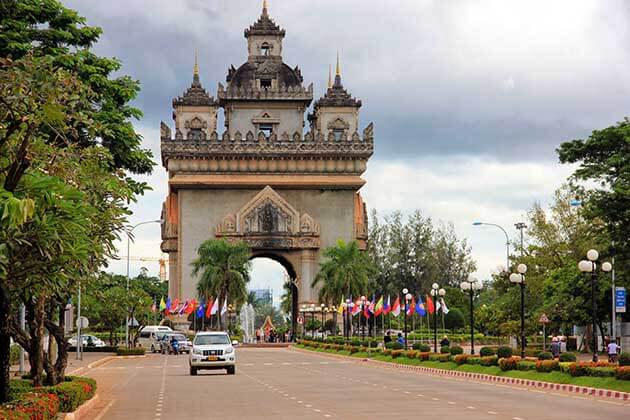 patuxai monument, Vientiane tour 
