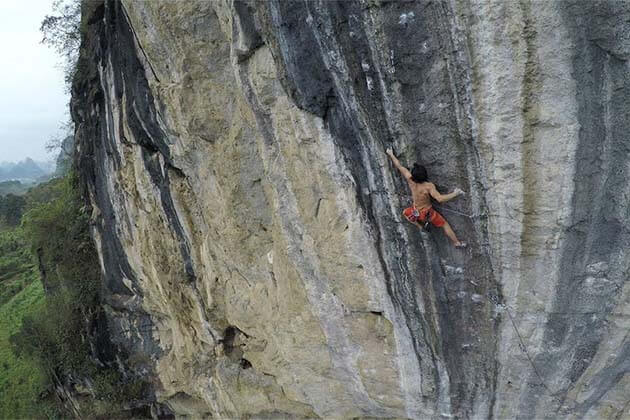 rock climbing in Laos holidays