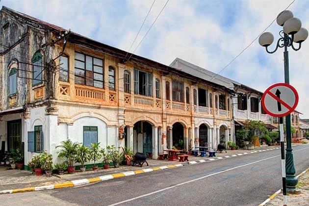 old French Colonial buildings , Travel in Laos