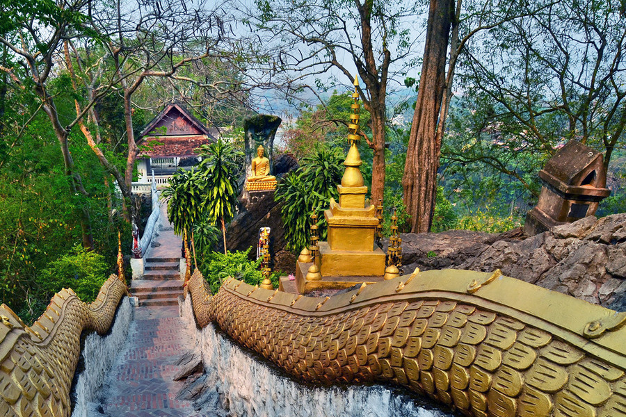 Phousi Hill - Luang Prabang's Iconic Natural Landmark