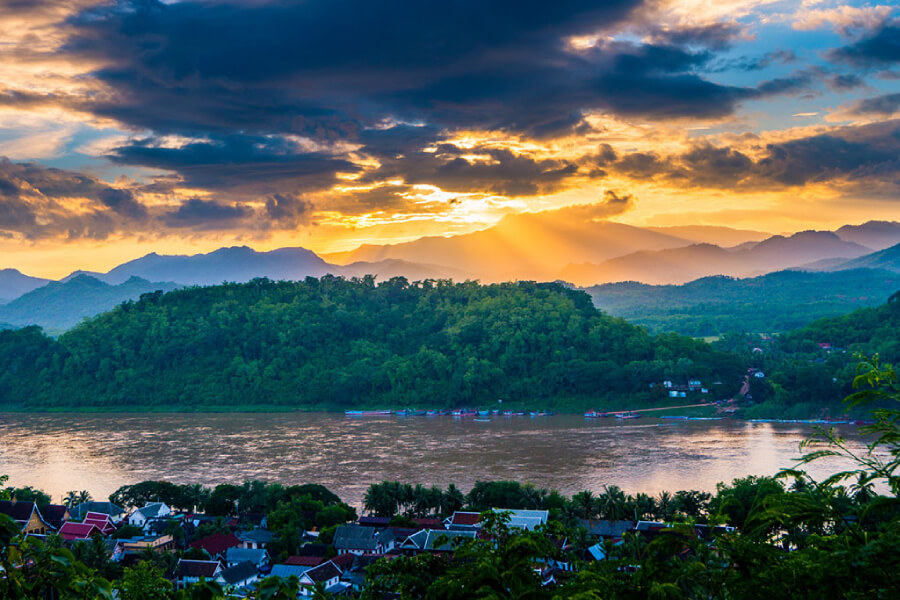 sunrise view phousi hill