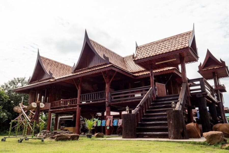 Ngeun Cultural Village laos tours