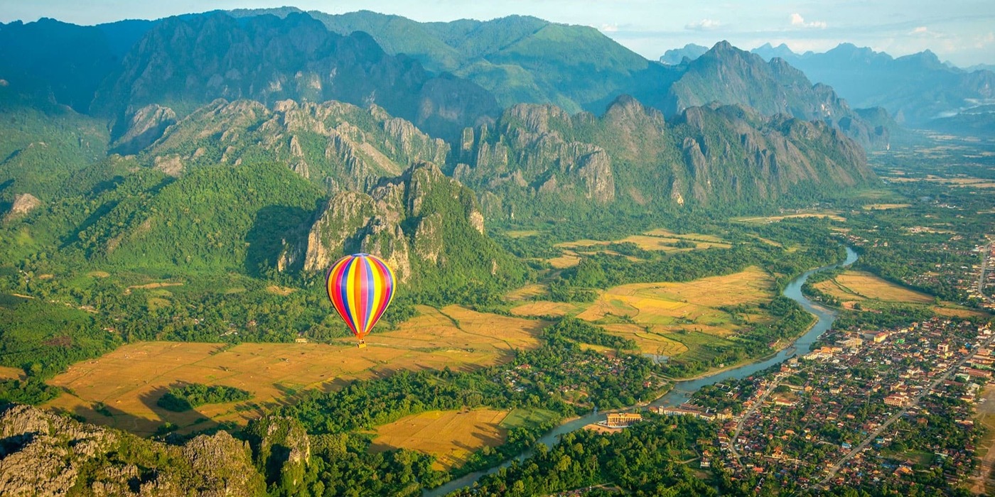 riding balloons over vang vieng of laos trips