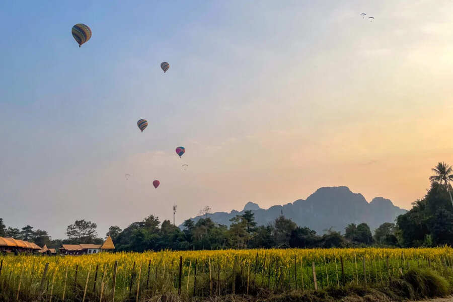 Hot Air Balloon in vang vieng laos