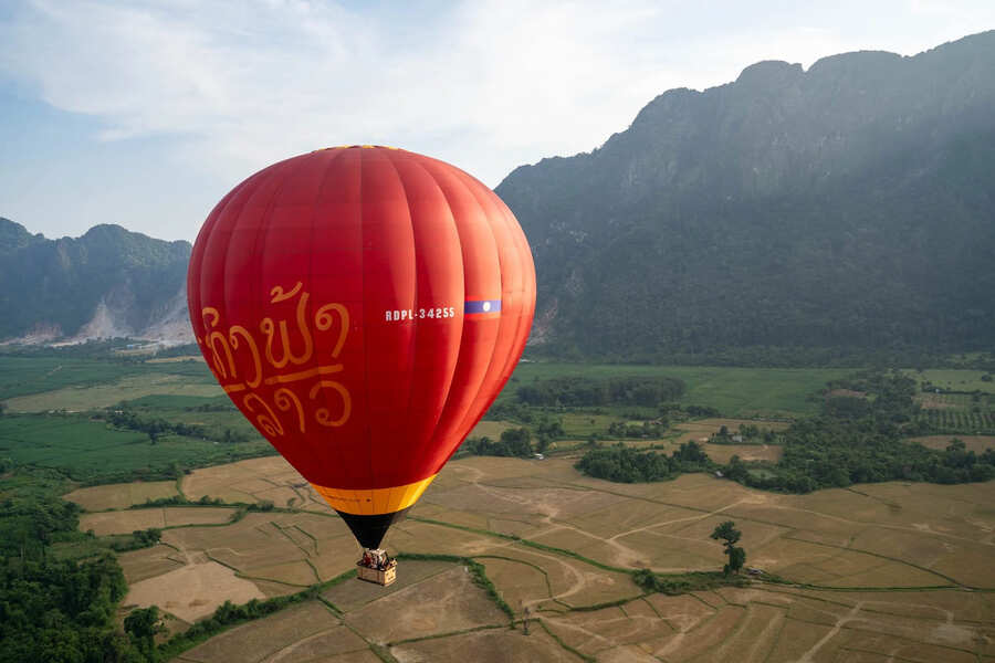 Hot Air Balloon over vang vieng