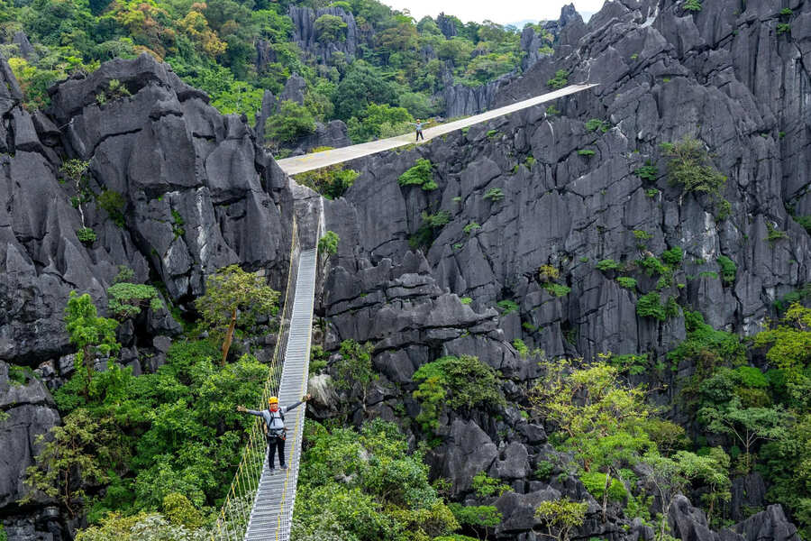 conquer the rock viewpoint in laos tours
